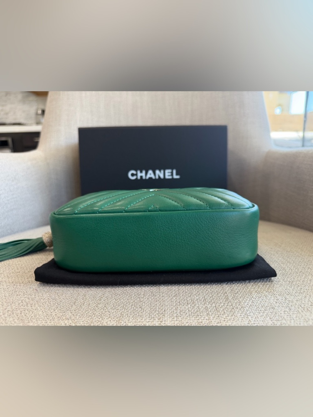 CHANEL Emerald Green Quilted Chevron Leather Crossbody Camera Bag with Tassel - Picture 6 of 15